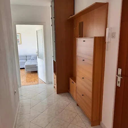 7 * Izola