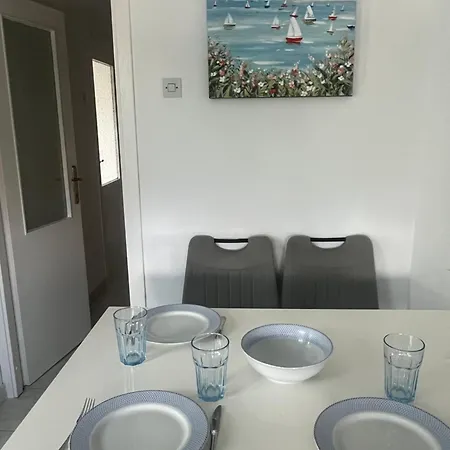 7 * Izola